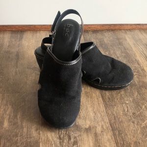 EUC BOC Born black clogs